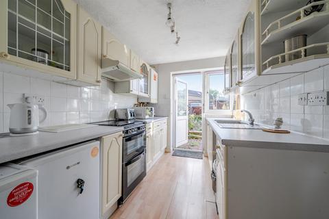 2 bedroom ground floor flat for sale, Chase Side, Enfield