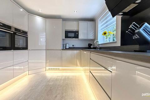 6 bedroom detached house for sale, Beadnell Grove, Portland, Ashington, Northumberland, NE63 8TY