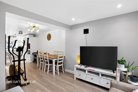 4 bedroom terraced house for sale, Alanthus Close, London