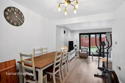 4 bedroom terraced house for sale, Alanthus Close, London