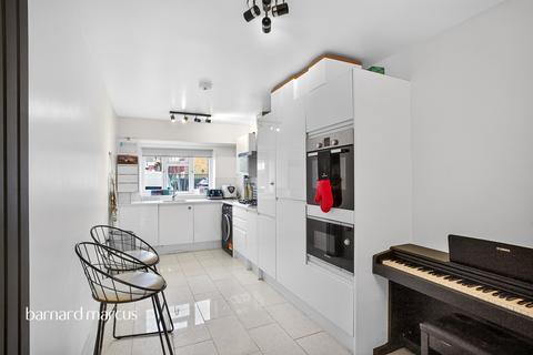 4 bedroom terraced house for sale, Alanthus Close, London
