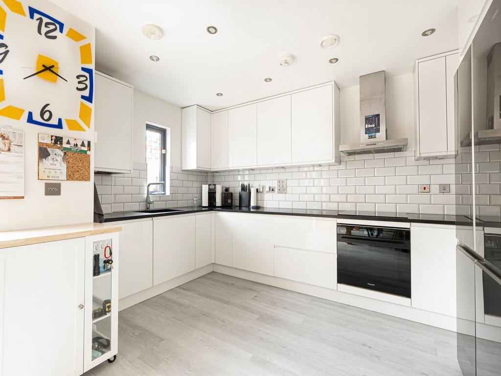 Kitchen & Dining Area