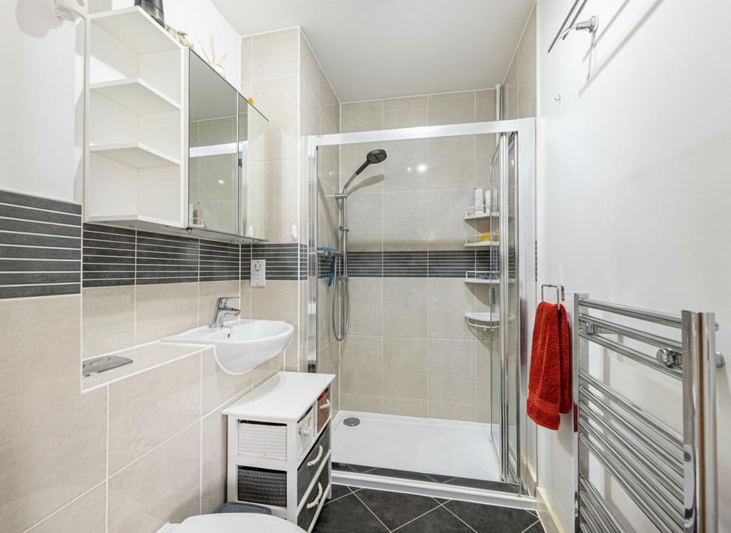 Bedroom & En-suite