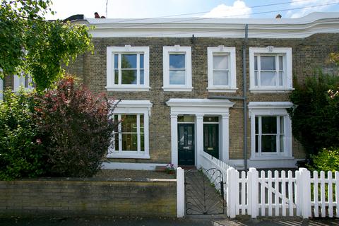 3 bedroom terraced house to rent, Idmiston Road London SE27