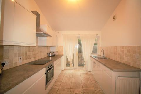 3 bedroom semi-detached house to rent, Orford Road, London