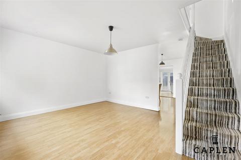 3 bedroom semi-detached house to rent, Orford Road, London