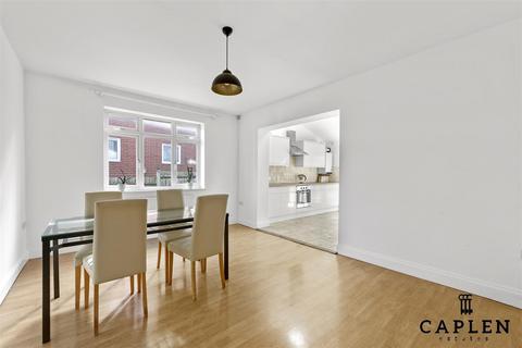 3 bedroom semi-detached house to rent, Orford Road, London