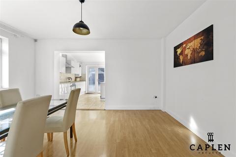 3 bedroom semi-detached house to rent, Orford Road, London