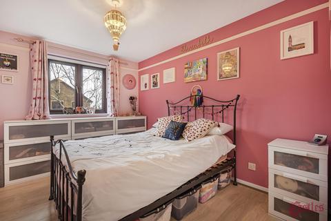 1 bedroom apartment for sale, Riverside Close, E5