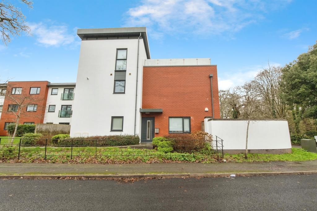 2 bedroom ground floor flat for sale