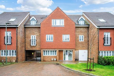 2 bedroom flat for sale, Aylsham Road, Tadworth KT20