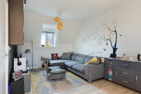 2 bedroom flat for sale, Aylsham Road, Tadworth KT20