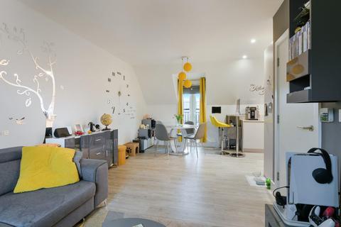 2 bedroom flat for sale, Aylsham Road, Tadworth KT20