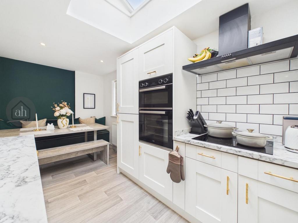 Kitchen/Dining Area