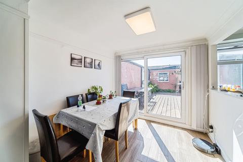 3 bedroom terraced house for sale, Colne Way, HEMEL HEMPSTEAD