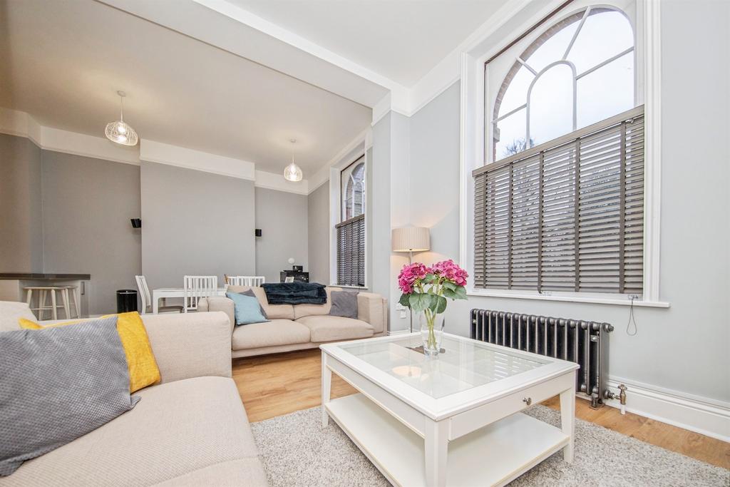 3 bedroom flat for sale