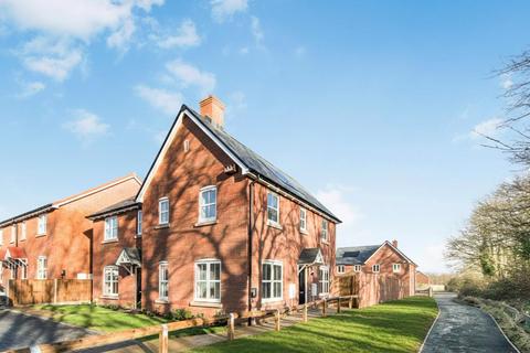 3 bedroom semi-detached house to rent, Thorpe Close, Stone Cross