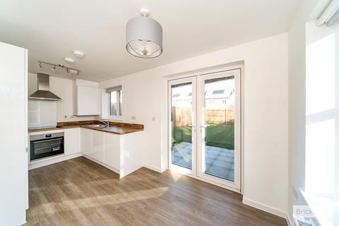 3 bedroom semi-detached house to rent, Thorpe Close, Stone Cross