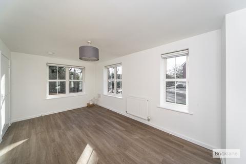 3 bedroom semi-detached house to rent, Thorpe Close, Stone Cross