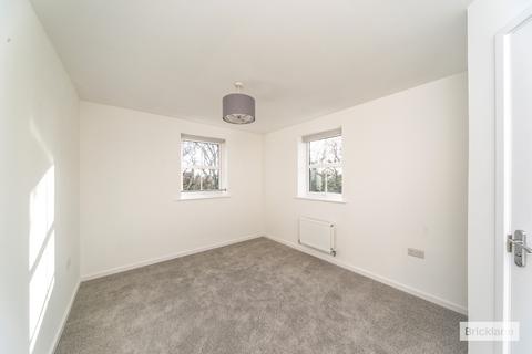 3 bedroom semi-detached house to rent, Thorpe Close, Stone Cross