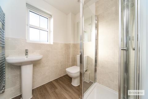 3 bedroom semi-detached house to rent, Thorpe Close, Stone Cross