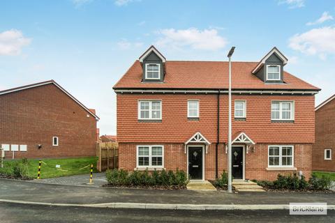 4 bed semi-detached house for rent in Funnell Drive, Stone Cross, Pevensey
