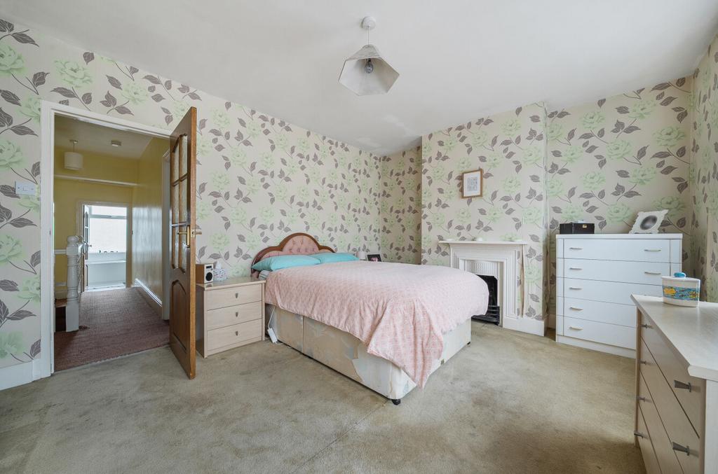 1415931-9-6995dcb...