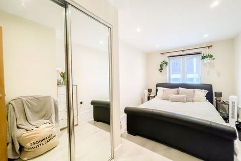 1 bedroom apartment to rent, Brewhouse Lane, Castle Court, SW15