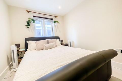 1 bedroom apartment to rent, Brewhouse Lane, Castle Court, SW15