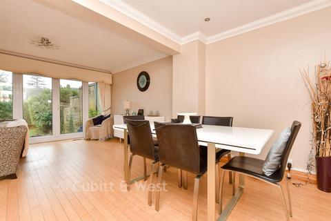 4 bedroom terraced house for sale, Harkness Close, Epsom KT17