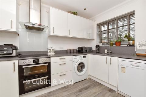 4 bedroom terraced house for sale, Harkness Close, Epsom KT17