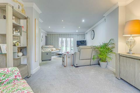 4 bedroom detached house for sale, Casteldon Road, Wickford, SS12