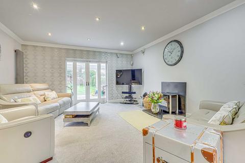4 bedroom detached house for sale, Casteldon Road, Wickford, SS12
