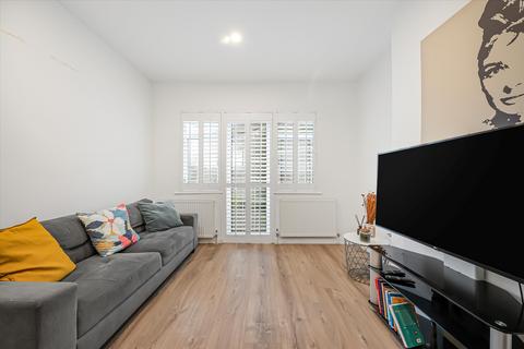 4 bedroom semi-detached house to rent, Hendon Way, London NW2