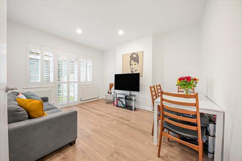 4 bedroom semi-detached house to rent, Hendon Way, London NW2