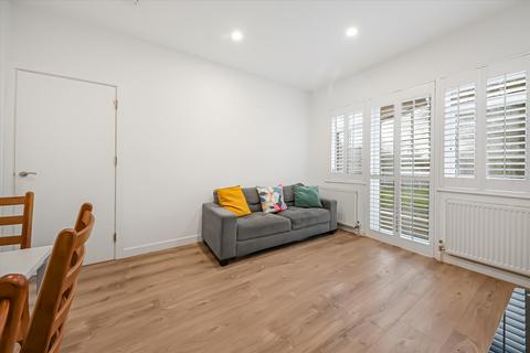 4 bedroom semi-detached house to rent, Hendon Way, London NW2