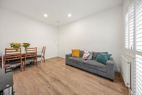 4 bedroom semi-detached house to rent, Hendon Way, London NW2