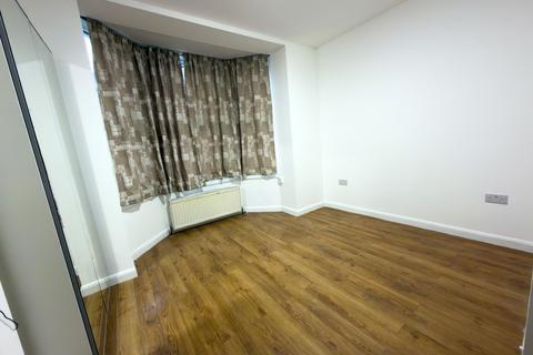 2 bedroom ground floor maisonette to rent, St. Johns Road, Watford WD17