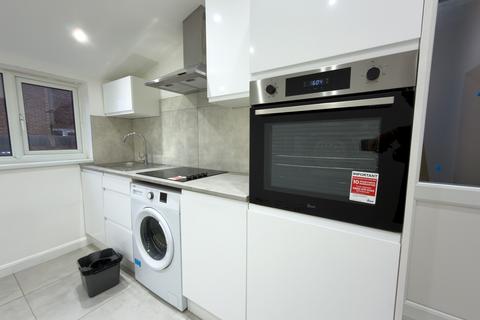 2 bedroom ground floor maisonette to rent, St. Johns Road, Watford WD17