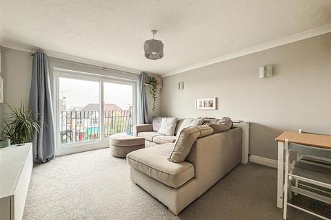 2 bedroom flat for sale, London Road, Leigh-on-Sea SS9