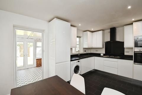 3 bedroom terraced house for sale, Oak Road, Sleaford