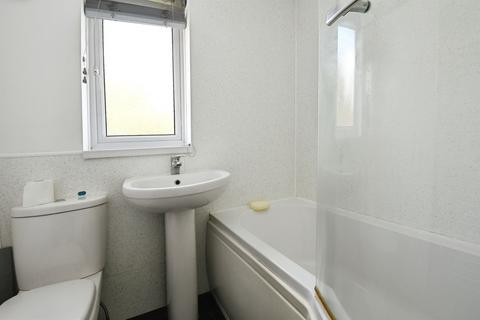 3 bedroom terraced house for sale, Oak Road, Sleaford
