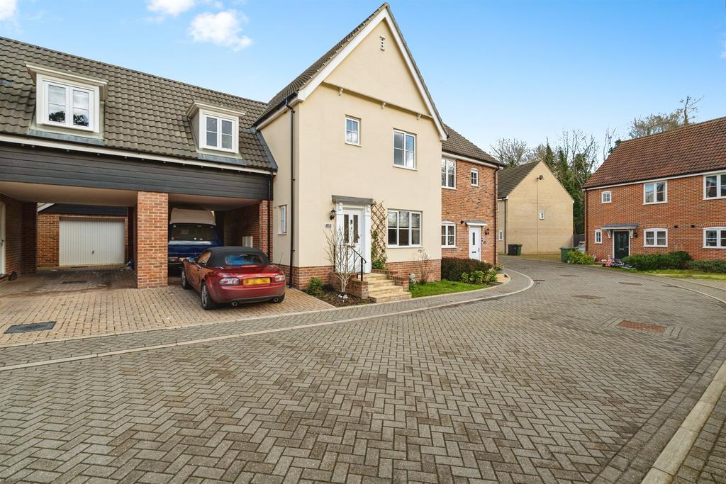 3 bedroom semi-detached house for sale