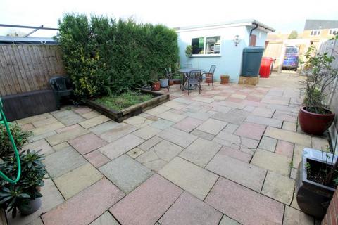 3 bedroom terraced house for sale, Humber Way, Langley