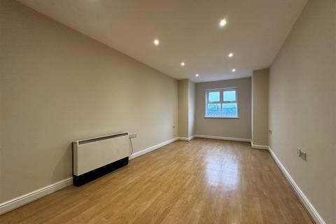 2 bedroom flat to rent, Sydney Court, Stretford M32