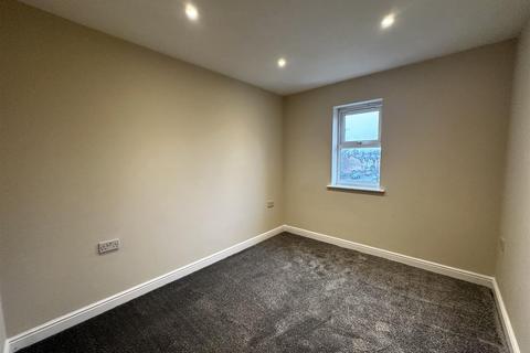 2 bedroom flat to rent, Sydney Court, Stretford M32