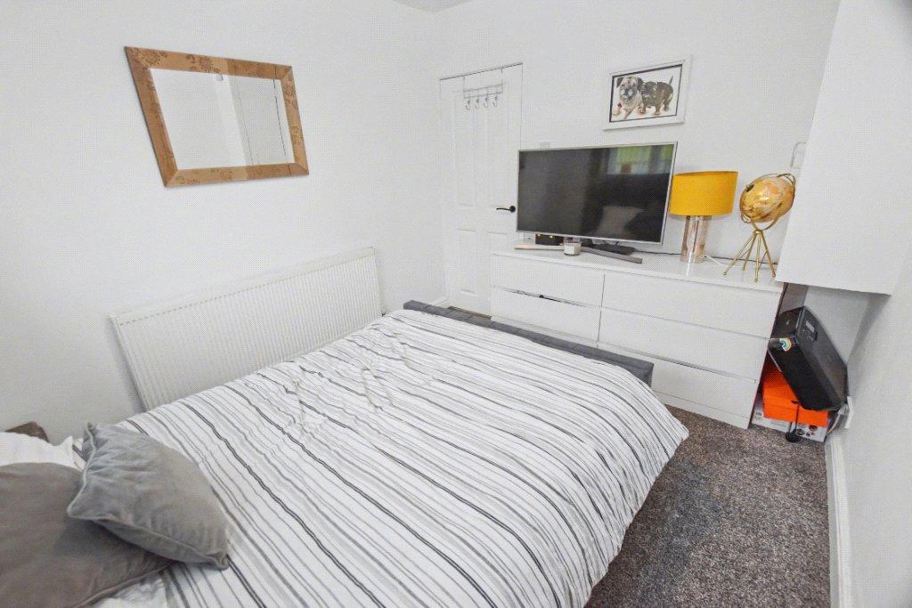 Bedroom/ Dining Room