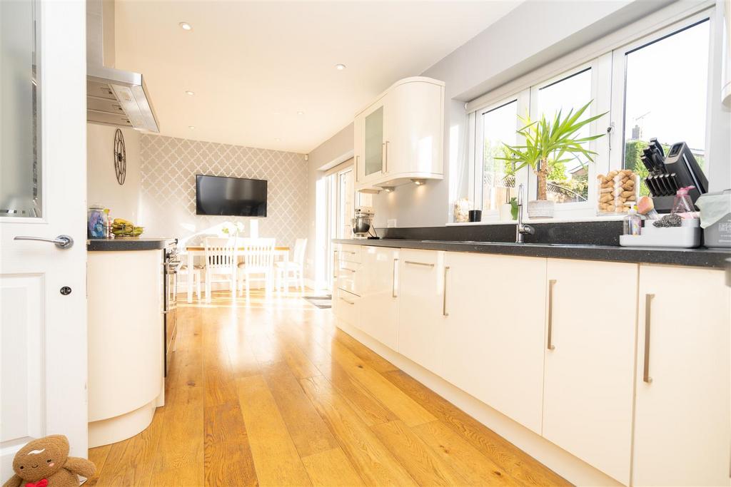 Kitchen1.jpg