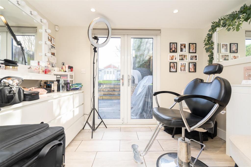 Salon office.jpg