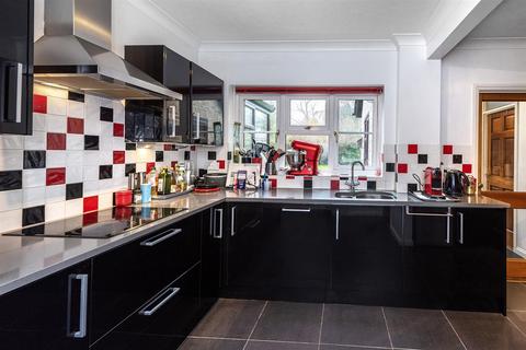 4 bedroom house for sale, Well Close, Leigh, Tonbridge